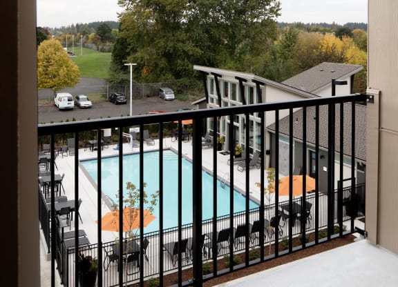 WestEndDistrict_Beaverton_OR_photos_Poolside Balcony