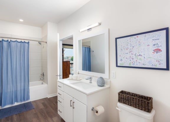 Alton Heights in Kansas City, Missouri Model Bathroom