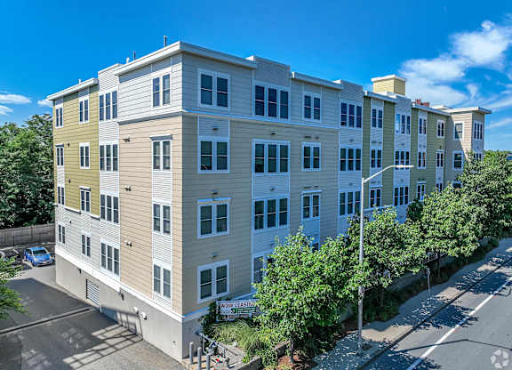 A multi-story apartment building with a parking lot in front at Park87 Apartments, Cambridge 02138