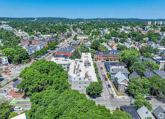 A bird's eye view of the property and surrounding area at 7 Cameron Apartments, Cambridge, MA, 02140