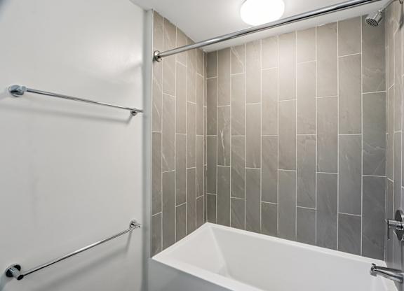 Bathroom with a bathtub at Park77 Apartments, Cambridge, Massachusetts