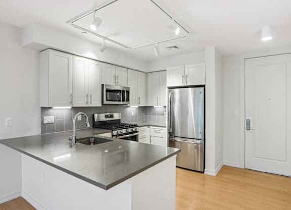 Kitchen with stainless steel refrigerator, microwave, and oven at Park77 Apartments, Massachusetts, 02138
