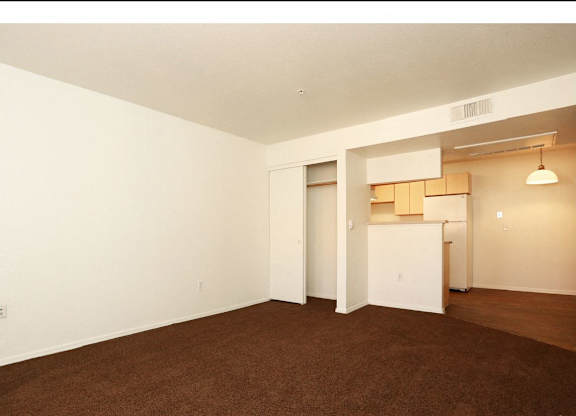 Spacious Room at San Bellino Apartments, Arizona, 85303