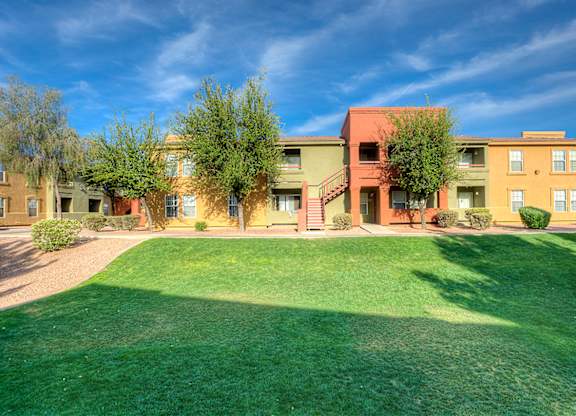 Lawn Area at San Bellino Apartments, Glendale, AZ