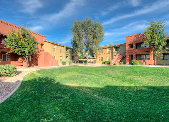 Grassy Courtyard at San Bellino Apartments, Glendale, 85303