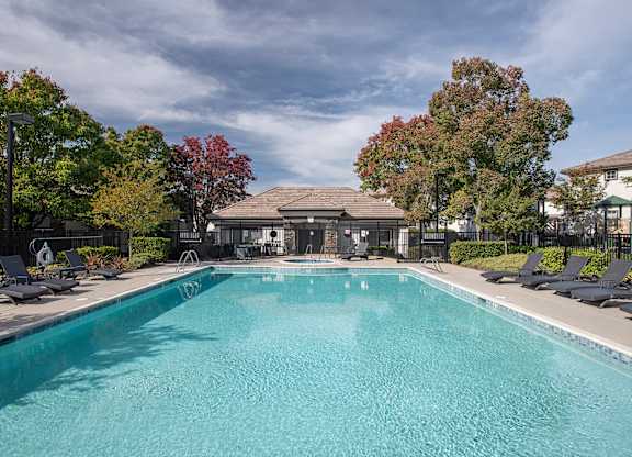 Stoneridge apartments, Roseville, CA, pool area