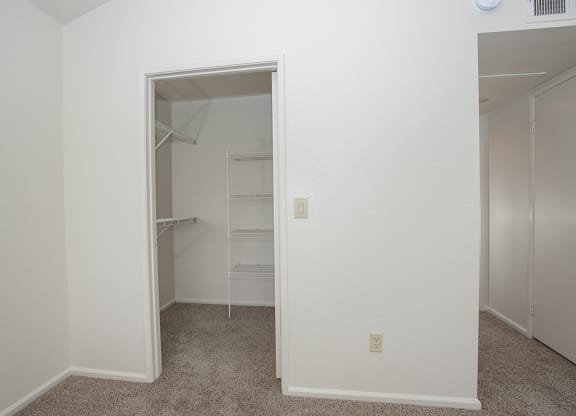 Vacant Bedroom Walk In Closet at Autumn Oaks Apartments, Roseville, CA