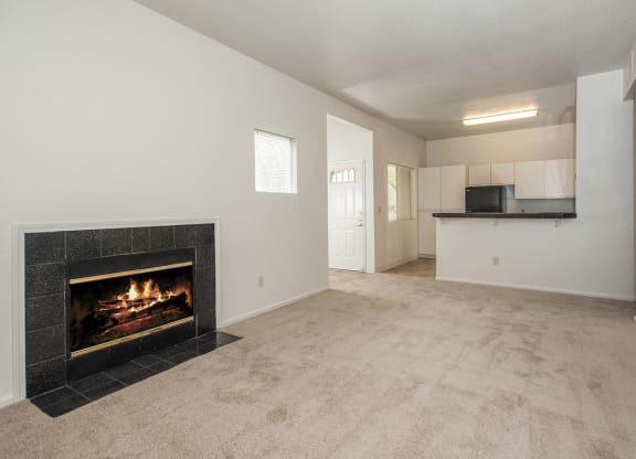 Vacant Dining Room & Fireplace at Autumn Oaks Apartments, Roseville, CA
