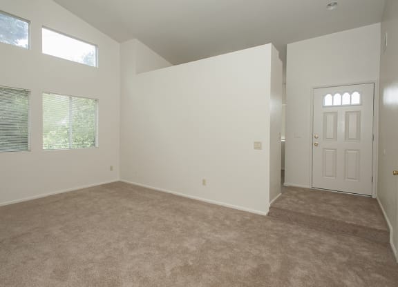 Vacant Entry & Living Room Windows at Autumn Oaks Apartments, Roseville, CA, 95678