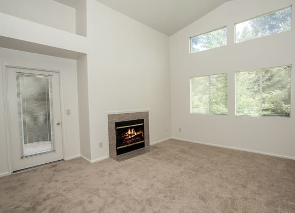 Vacant Living Room & Fireplace at Autumn Oaks Apartments, Roseville, CA, 95678