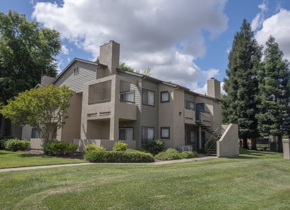 Building Exterior Green Space at Autumn Oaks Apartments, Roseville, CA