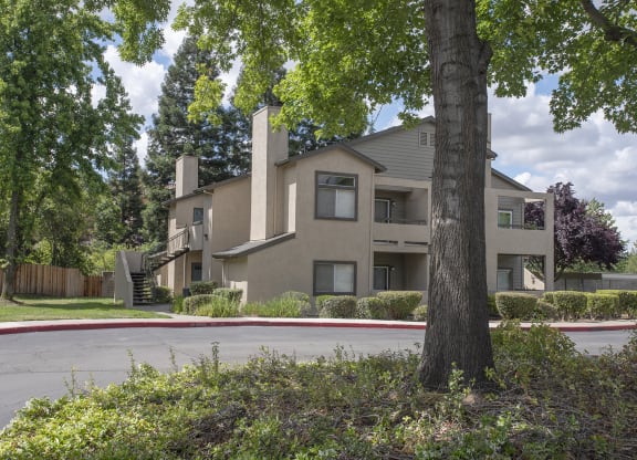 Building Exterior Side View at Autumn Oaks Apartments, Roseville, CA