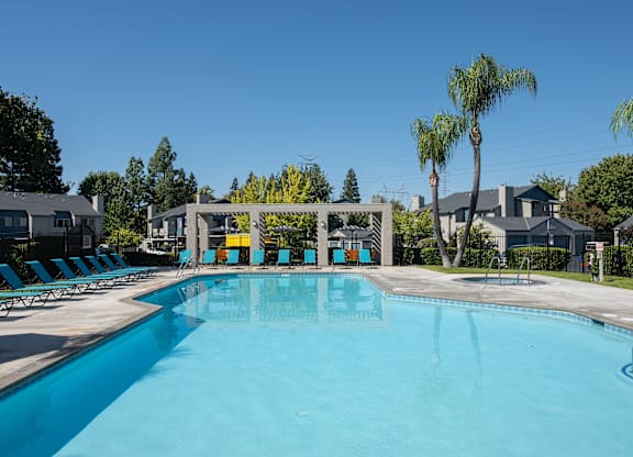 Swimming pool and building views at Autumn Oaks Apartments, Roseville, CA