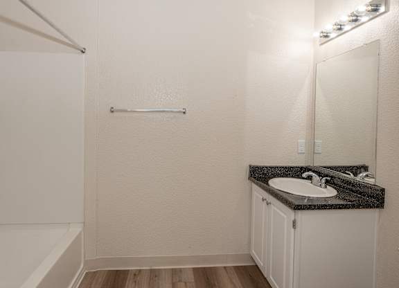 Vacant Canyon II second bathroom at Autumn Oaks Apartments, Roseville, CA