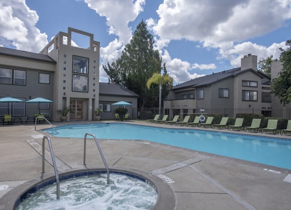Swimming Pool and Spa at Autumn Oaks Apartments, Roseville, California