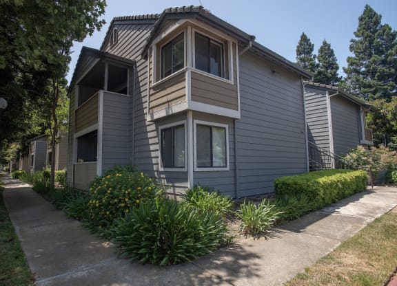 building exterior and landscaping at Bishop's Court Apartments, California