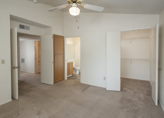 Canterbury Downs Vacant Master Bedroom With Bathroom & Walk In Closet