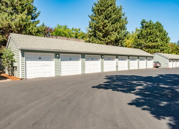garages  at Clackamas Trails Apartments, OR 97222