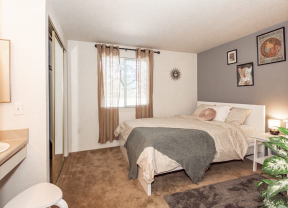 model primary bedroom  at Clackamas Trails Apartments, OR 97222