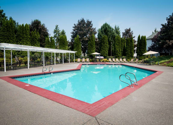 Pool & Sundeck at Clackamas Trails Apartments, OR 97222