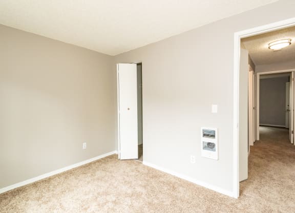Cornell Woods vacant 2x1 primary bedroom, Portland, OR, 97229