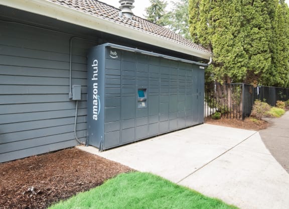 Creekside Village 24 Hour Self Serve Package Lockers
