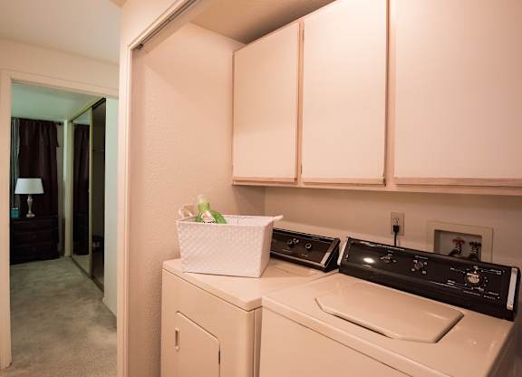 Laundry Washer & Dryer at Crown Court Apartments, Oregon