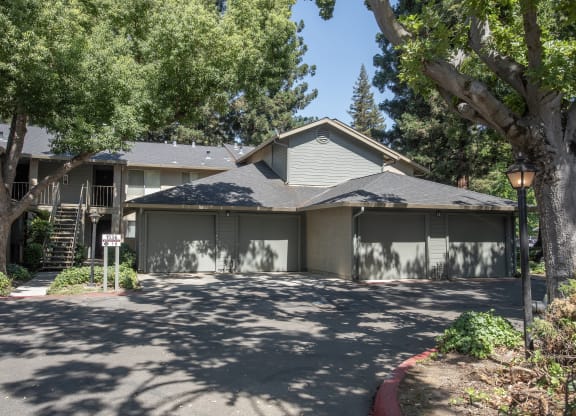 building exteriors and garages at Delta Pointe Apartments, California, 95833
