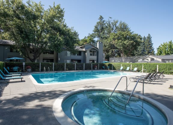 swimming pool and spa at Delta Pointe Apartments, Sacramento, California 95833