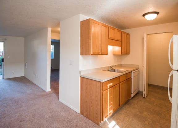 Garden Glen Vacant Apartment Upgraded Kitchen & Dining Room