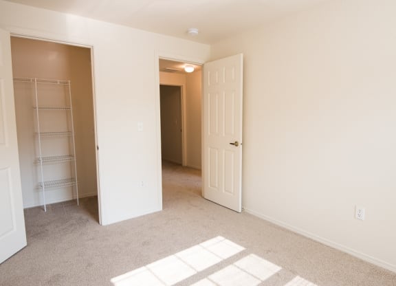 Vacant Townhome Second Bedroom & Walk In Closet at Hathaway Court Apartments, Wilsonville