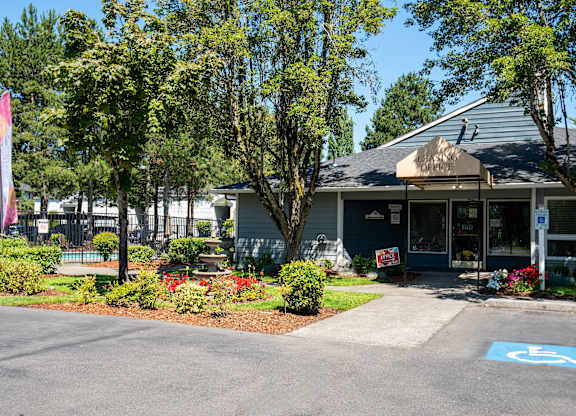 Hunt Club clubhouse exterior