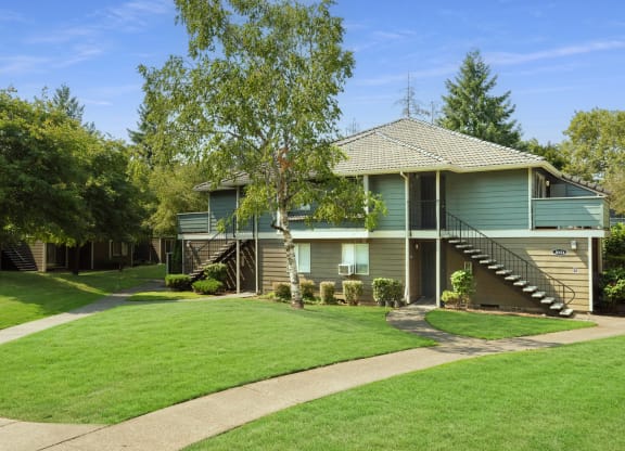 Kings Court Beaverton OR building exteriors