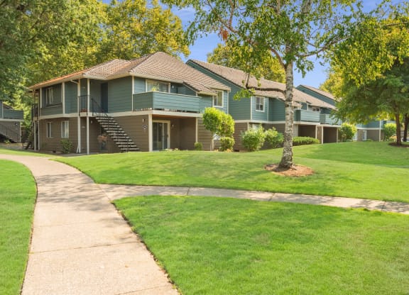 Kings Court Beaverton OR building exteriors and green space