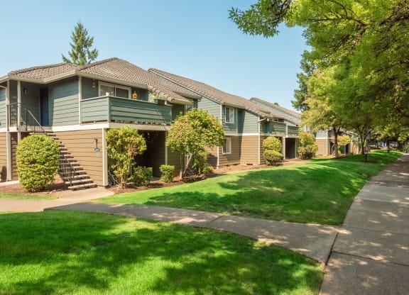 Kings Court Beaverton OR building exteriors facing street
