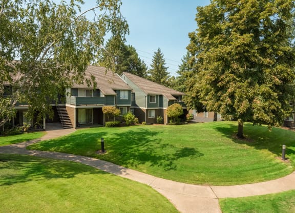 Kings Court Beaverton OR building exterior walking paths