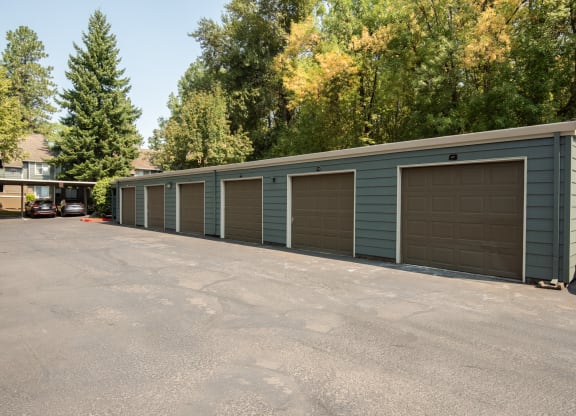 Kings Court 97006 garages