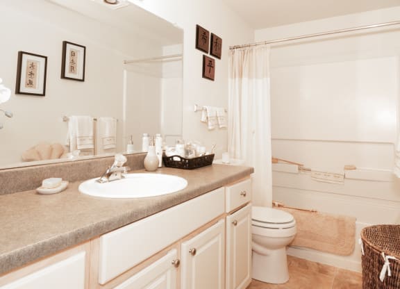 Kings Court Beaverton OR model bathroom