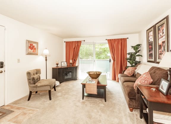 Kings Court 97006 model living room