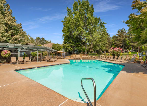 Kings Court 97006 swimming pool deck