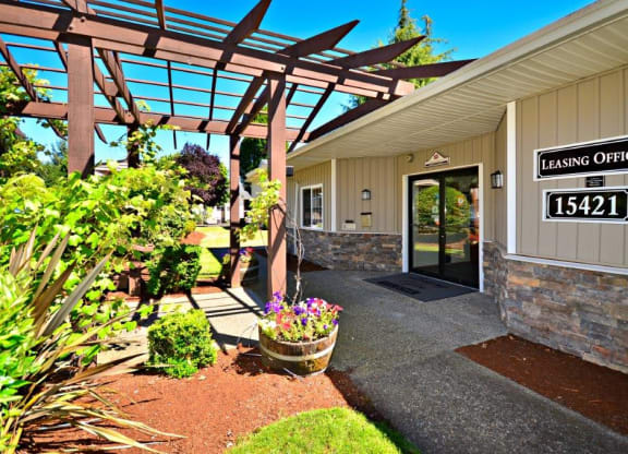 Maple Pointe Clubhouse Exterior Arbor & Landscaping