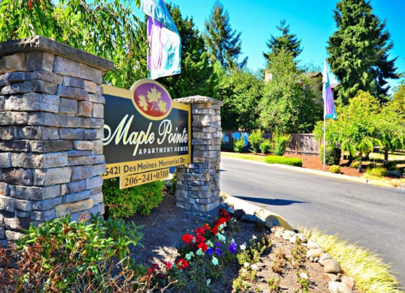 Maple Pointe Property Entry Monument
