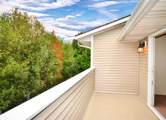 Maple Pointe Vacant Apartment Deck