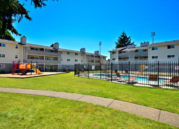 Maple Pointe Playground & Pool Exterior