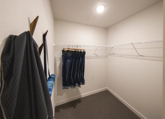 Heather Lodge 2x2 Walk In Closet