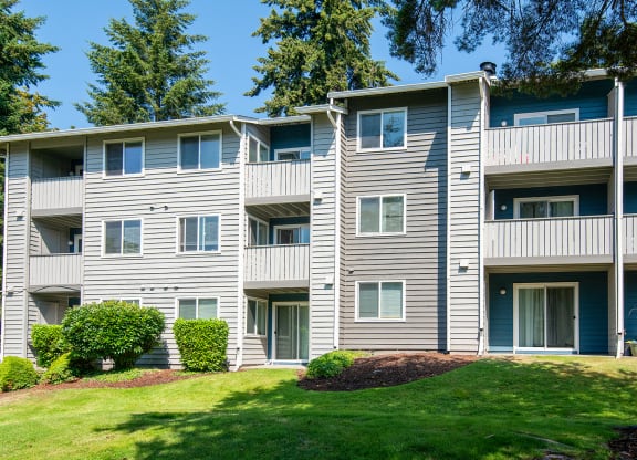 Elegant Exterior View at Pembrooke Apartment Homes, Kent, WA