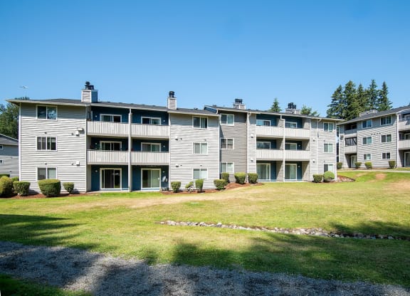 Green Landscape at Pembrooke Apartment Homes, Kent, 98032