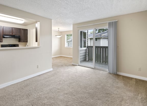 Vacant Living Area at Pembrooke Apartment Homes, Kent, WA