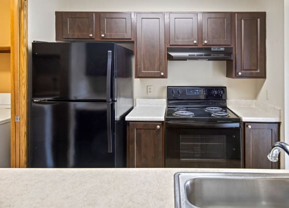 Kitchen With Black Appliances at Pembrooke Apartment Homes, Washington, 98032