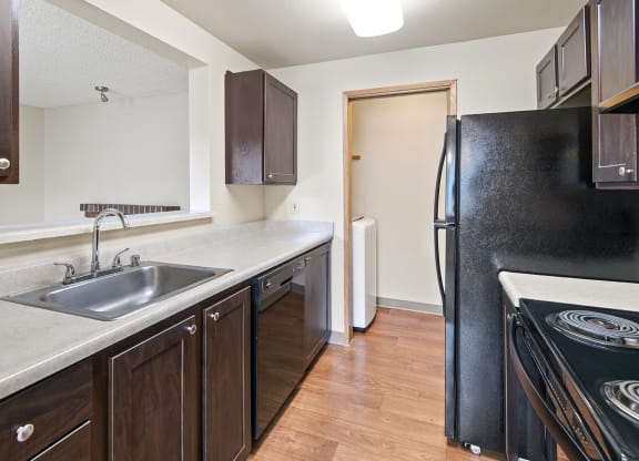 Kitchen Appliances at Pembrooke Apartment Homes, Kent, WA 98032